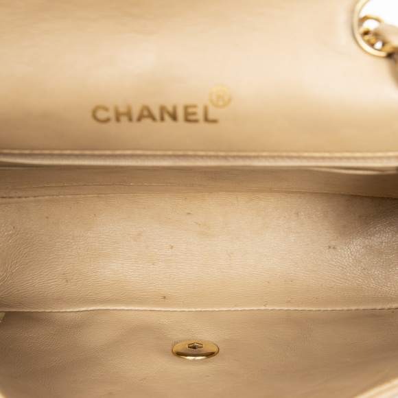 Chanel Diana Flap in Beige Quilted Lambskin Leather - Picture 7 of 7